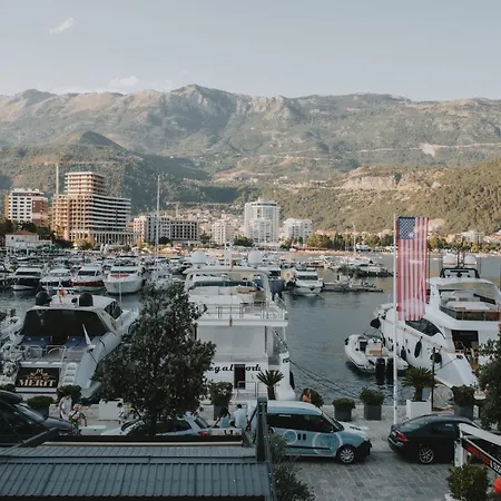 Regina Apartment Budva