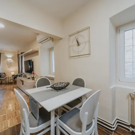 Regina Apartment